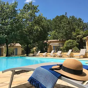 https://le-clos-des-cigales.fr-provencehotel.com